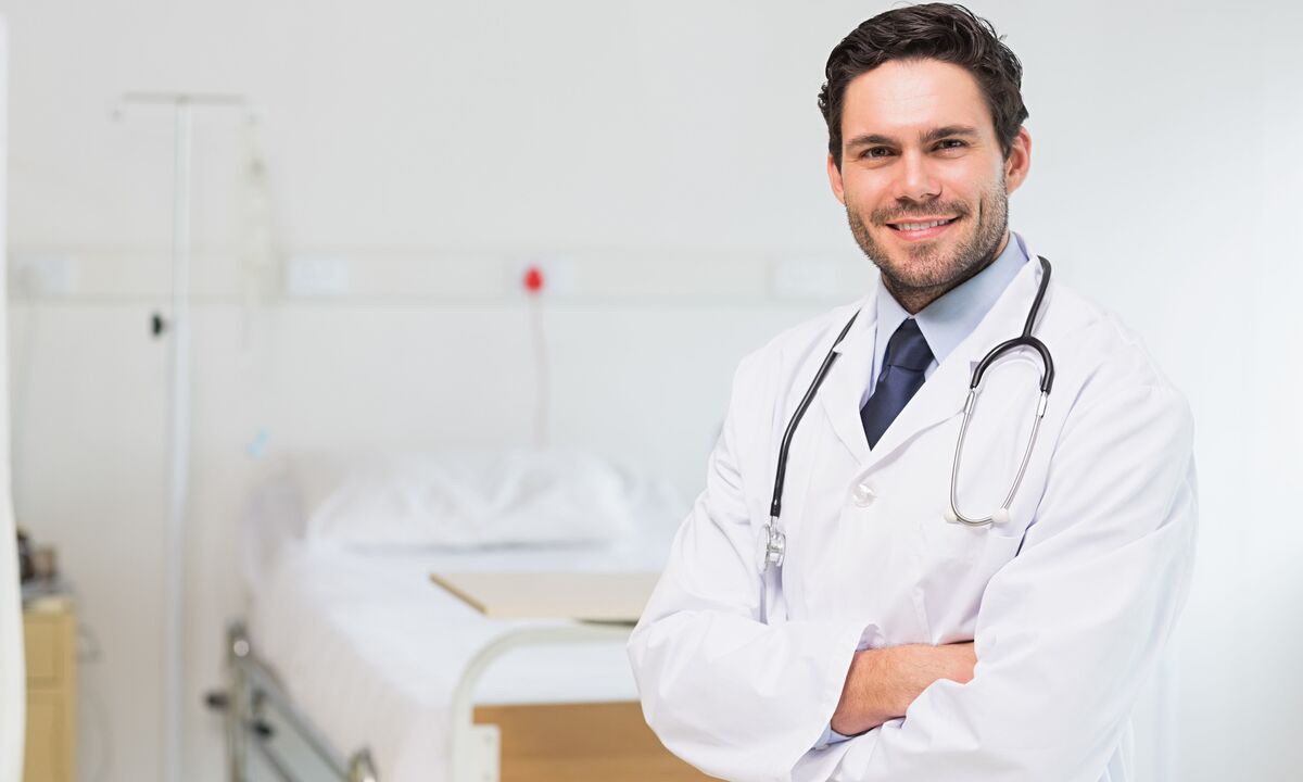 The doctor prescribes medications for the treatment of prostatitis based on the result of analysis